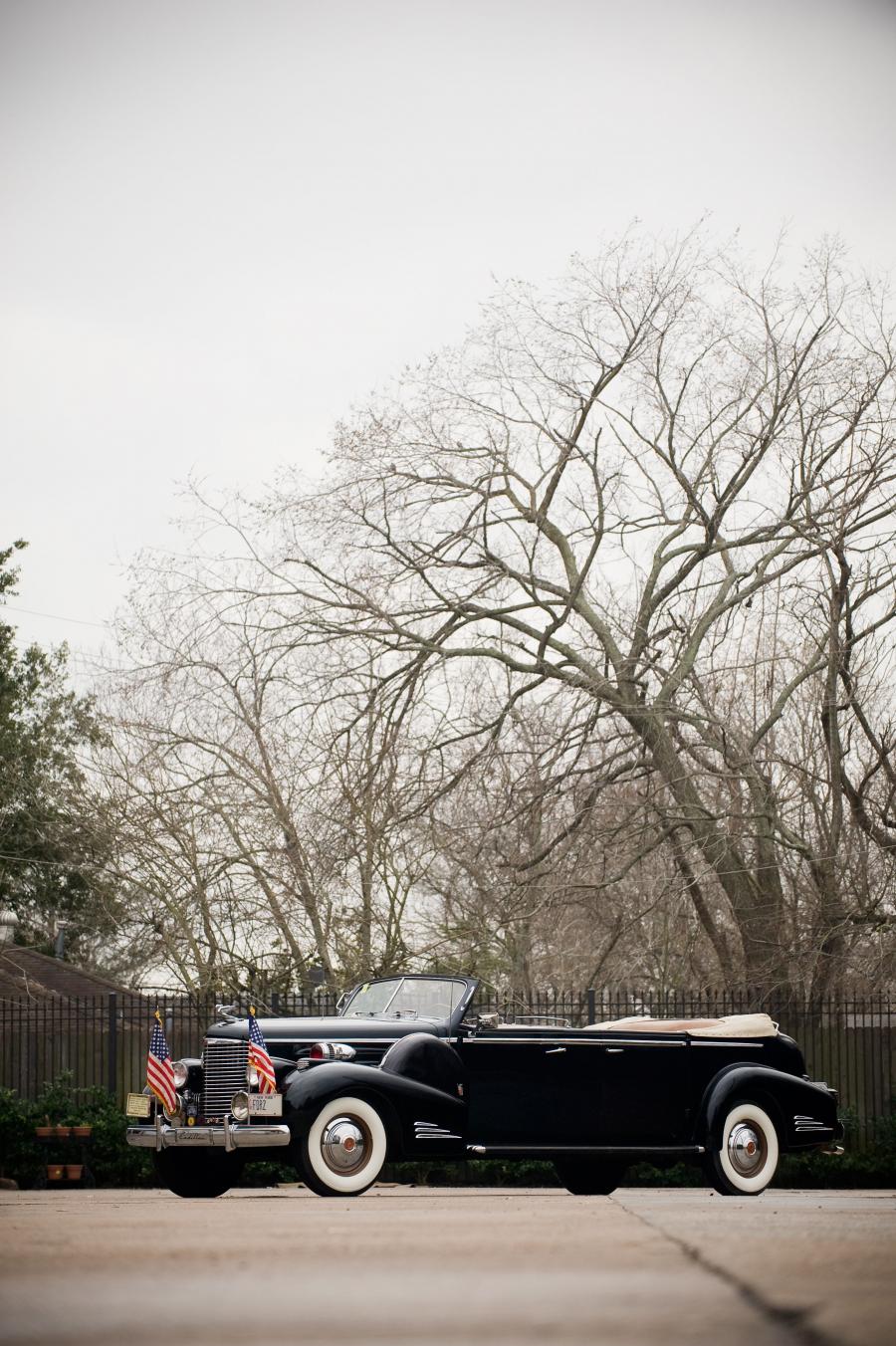  Cadillac V16 Presidential Convertible Parade Limousine by Fleetwood 1938 года  (фото 23 из 57)